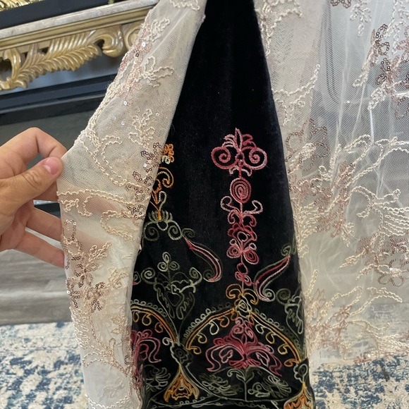 Erica Rose Beige and Gold Embroidered Kimono - Picture 3 of 4